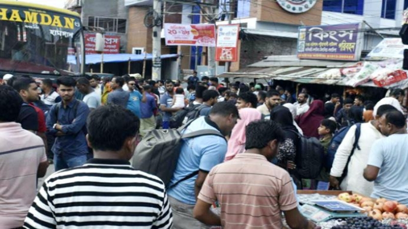 সায়েদাবাদ টার্মিনালে ঘরমুখো মানুষের ভিড়