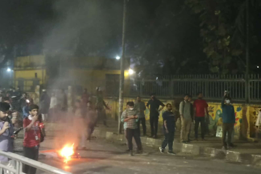 রণক্ষেত্র শাহবাগ, যান চলাচল বন্ধ