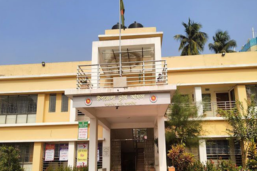 সাতক্ষীরায় ভূমি অফিসের সাইদুরের বিরুদ্ধে বিভিন্ন অভিযোগ