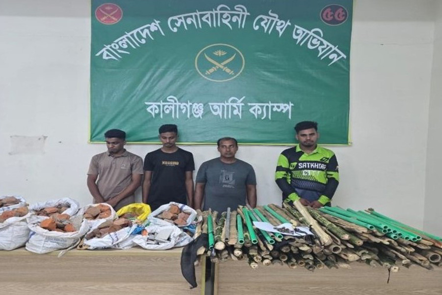 সাতক্ষীরা-৩ মনোনয়ন ঘিরে উত্তেজনা, দেশীয় অস্ত্র উদ্ধার