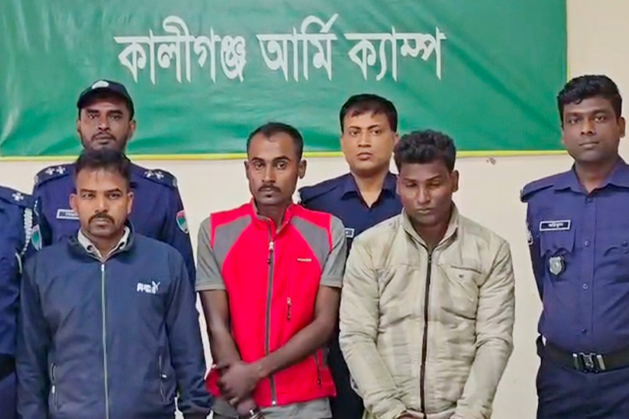 যৌথবাহিনীর বিশেষ অভিযানে দুর্ধর্ষ সন্ত্রাসী আরজ খান গ্রেপ্তার