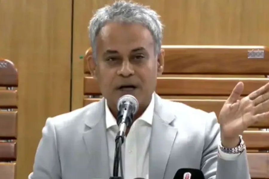 পদ্মা সেতুর নিচ থেকে মাটি সরানো বন্ধ, গাছ লাগানো হবে: সেতুমন্ত্রী