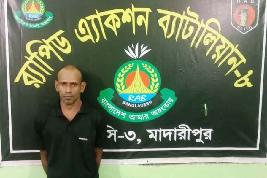 শিবচরে র‌্যাবের অভিযানে আলোচিত হত্যা মামলার আসামী গ্রেপ্তার