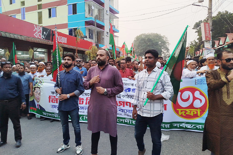 শিবচরে রাষ্ট্র কাঠামো মেরামতে ৩১ দফা লিফলেট বিতারণ