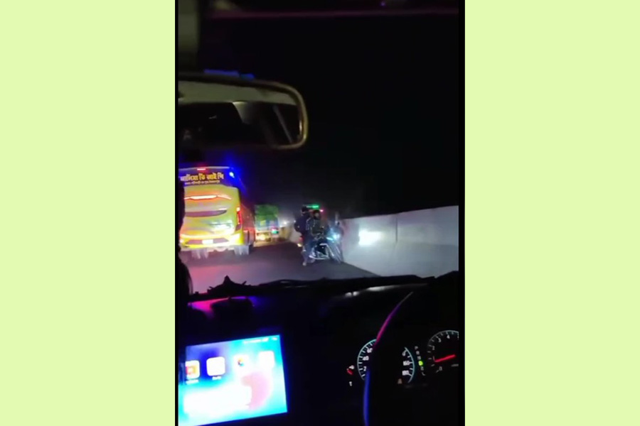 সিরাজগঞ্জ মহাসড়কে চলন্ত প্রাইভেটকারে দুধর্ষ ডাকাতি