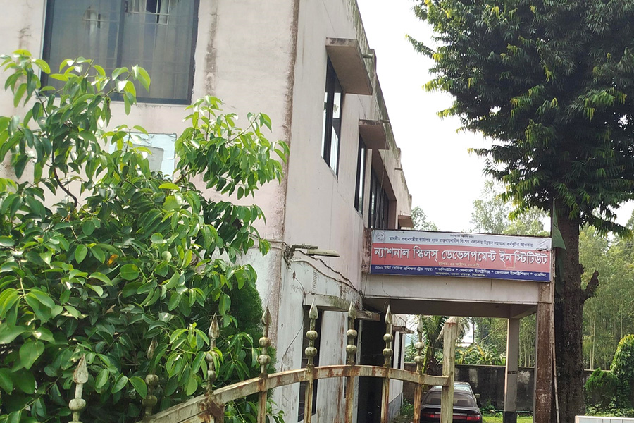 রায়গঞ্জে অচল ন্যাশনাল স্কিলস ইনস্টিটিউট, বেকারদের স্বপ্ন ভঙ্গ