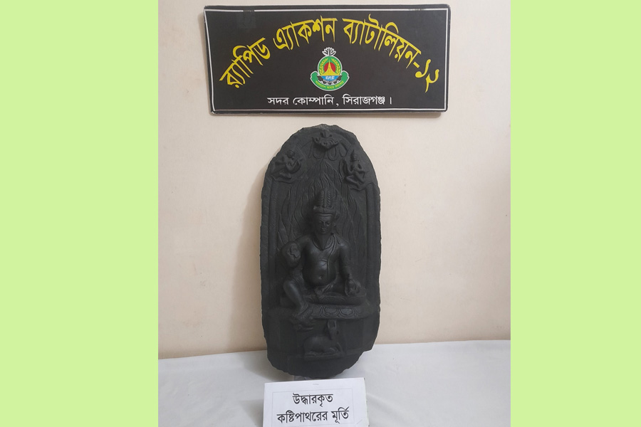 সিরাজগঞ্জের উল্লাপাড়ায় কষ্টিপাথরের মূর্তি উদ্ধার