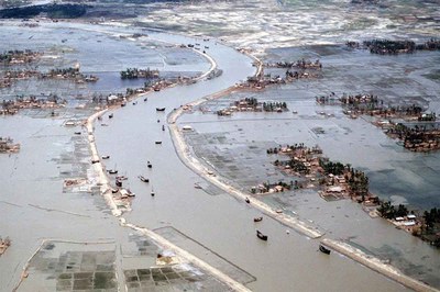 এখনো স্বজন হারানোদের কান্নায় ভারী হয়ে ওঠে উপকূল