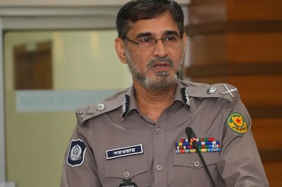 রাজনৈতিক পরিচয় যাই হোক চাঁদাবাজ-অপরাধীকে ছাড় নয় : ডিএমপি কমিশনার