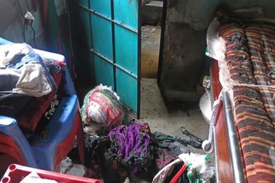 ঘরে আগুনে গৃহকর্তার মৃত্যু, দগ্ধ চারজন