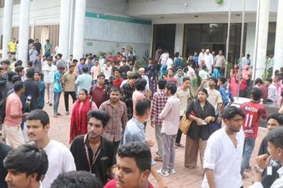 রাজশাহীতে শিক্ষা বোর্ড ঘেরাও, তীব্র যানজট