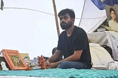 আন্দোলনের মাঝেই অসুস্থ ‘তেলাপোকার প্রতিষ্ঠাতা’