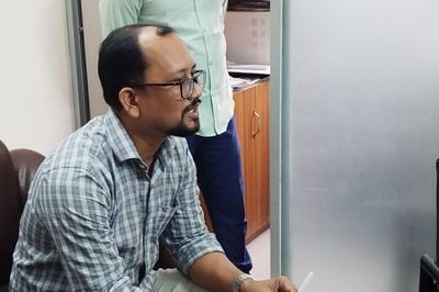 তদবির করতে এসে ‘ভুয়া বিসিএস কর্মকর্তা’ আটক