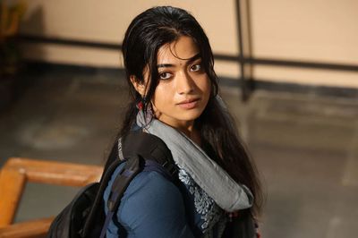 ‘পুষ্পা’ সাফল্যে রশ্মিকার পারিশ্রমিক বাড়ল ৭ গুণ