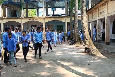 পাবনায় প্রধান শিক্ষকসহ ৭ জনের নিয়োগে জালিয়াতির অভিযোগ
