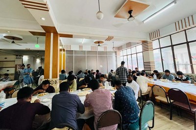 শিক্ষার্থীদের সাথে ঈদ আনন্দ ভাগাভাগি করতে ছাত্রদলের মধ্যাহ্নভোজ