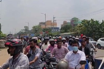 ব্রাহ্মণবাড়িয়ায় জ্বালানি তেলের জন্য দীর্ঘ লাইন, ক্ষোভ বাড়ছে চালকদের