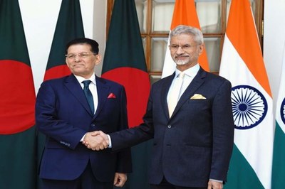 ঢাকা-দিল্লি সম্পর্কের বরফ গলছে? উচ্চপর্যায়ের বৈঠকে নতুন সম্ভাবনা