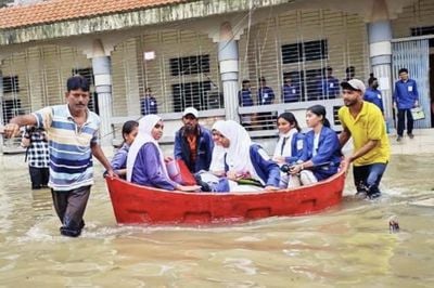 জলাবদ্ধতায় পরীক্ষা, কুমিল্লা মহিলা কলেজের ৭ শিক্ষক ওএসডি