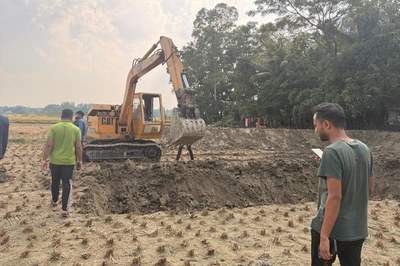 প্রশাসনের সাঁড়াশি অভিযানেও থামছে না ফসলি জমির মাটি লুট