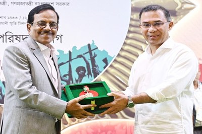 স্বাধীনতা পদক পেয়ে যা বললেন হানিফ সংকেত