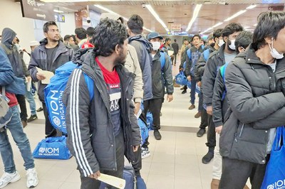 লিবিয়া থেকে দেশে ফিরলেন ১৬৫ বাংলাদেশি নাগরিক