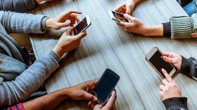 ৩ ধরনের মোবাইল ফোন বন্ধ করতে যাচ্ছে সরকার