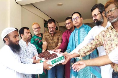 এতিমখানা ও প্রতিবন্ধী বিদ্যালয়ে সৌদির উপহারের খেজুর বিতরণ