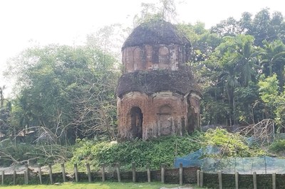 ঐতিহ্যের নীরব সাক্ষী রাজারহাটের ঘড়িয়ালডাঙ্গা শিব মন্দির