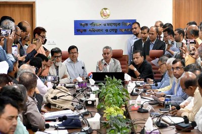 ঈদযাত্রায় বাড়তি ভাড়া নিলে রুট পারমিট বাতিল করা হবে