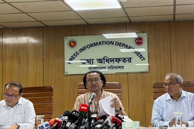 সচিবালয়ে তথ্য অধিদপ্তরে আয়োজিত সাপ্তাহিক প্রেস ব্রিফিংয়ে সাংবাদিকদের এক প্রশ্নের জবাব দেন জাহেদ উর রহমান। ছবি: সংগৃহীত