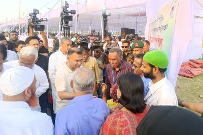 দিনাজপুরে সাদাসিধে সফরে প্রধানমন্ত্রী, স্থানীয়দের বিস্ময়