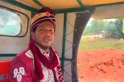 তেলের সংকটে ইজিবাইকে কনের বাড়িতে বর