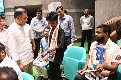 সংসদে শহীদ পরিবার ও আহতদের সঙ্গে দেখা করলেন প্রধানমন্ত্রী