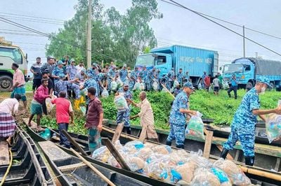 বন্যার্তদের পাশে মানবিক বিমানবাহিনী