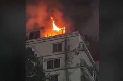 মোহাম্মদপুরে বহুতল ভবনে আগুন