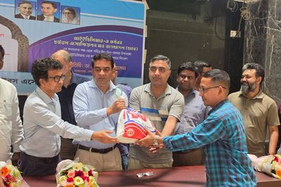 ঈদ উপহার পেলেন আইইডিসিআর কর্মচারীরা