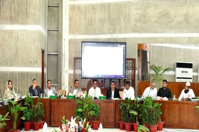 কেনাকাটায় ‘বালিশ-পর্দা-ছাগল’ কাণ্ড এড়াতে সর্বোচ্চ সতর্কতা