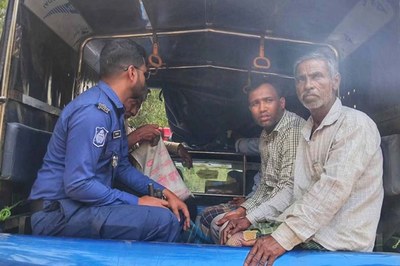 সিলেটে সরকারি রাস্তার ইট লুট, জামায়াত নেতাসহ আটক ৬