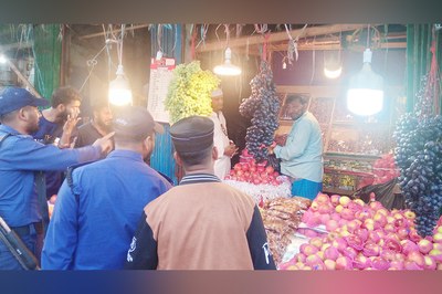 ম্যাজিস্ট্রেটের উপস্থিতিতে কমল খেজুরের দাম