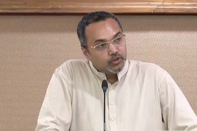 প্রধানমন্ত্রীর কার্যালয়ের সংবাদ সম্মেলন চলছে