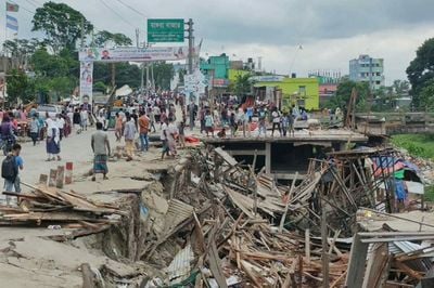 সওজের অভিযানে ৩ শতাধিক অবৈধ স্থাপনা উচ্ছেদ