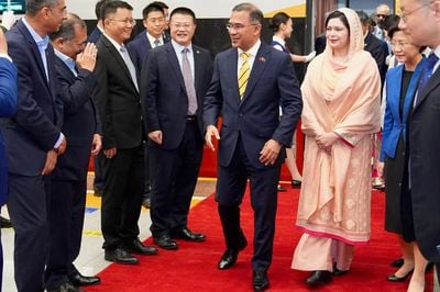 বেইজিংয়ে গার্ড অব অনার ও লাল গালিচা সংবর্ধনা পেলেন প্রধানমন্ত্রী