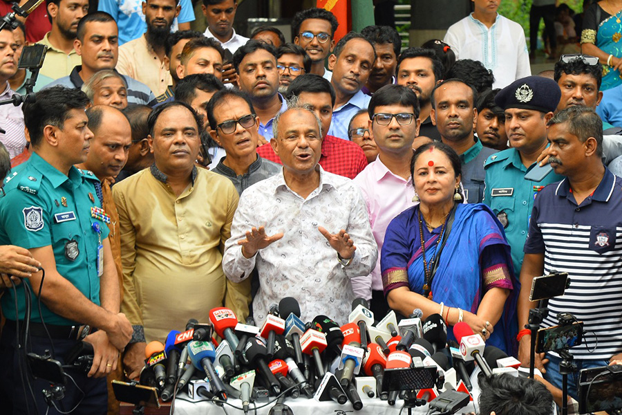 এবারের দুর্গাপূজা উৎসবমুখর পরিবেশে অনুষ্ঠিত হবে: স্বরাষ্ট্র উপদেষ্টা