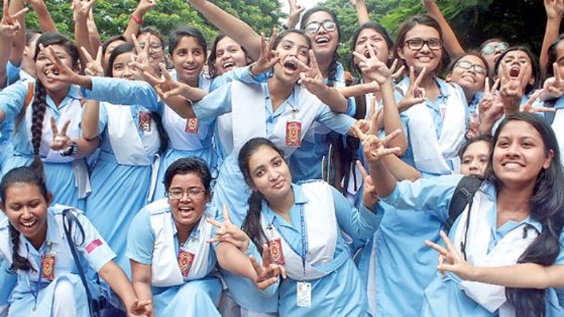 পাসের হারে টানা ১০ বছর ধরে এগিয়ে ছাত্রীরা