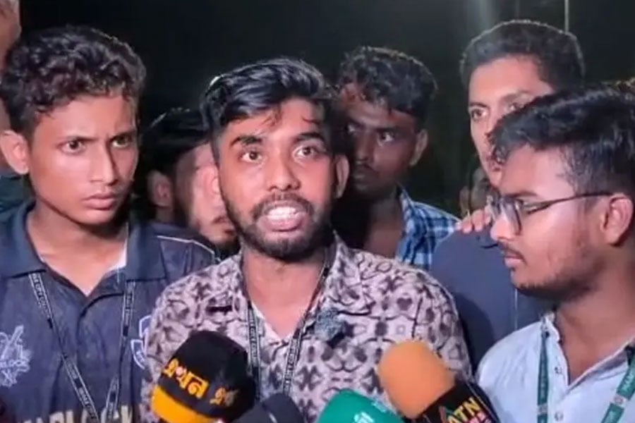লংমার্চের ঘোষণা দিয়ে  সড়ক ছাড়লেন পরীক্ষার্থীরা