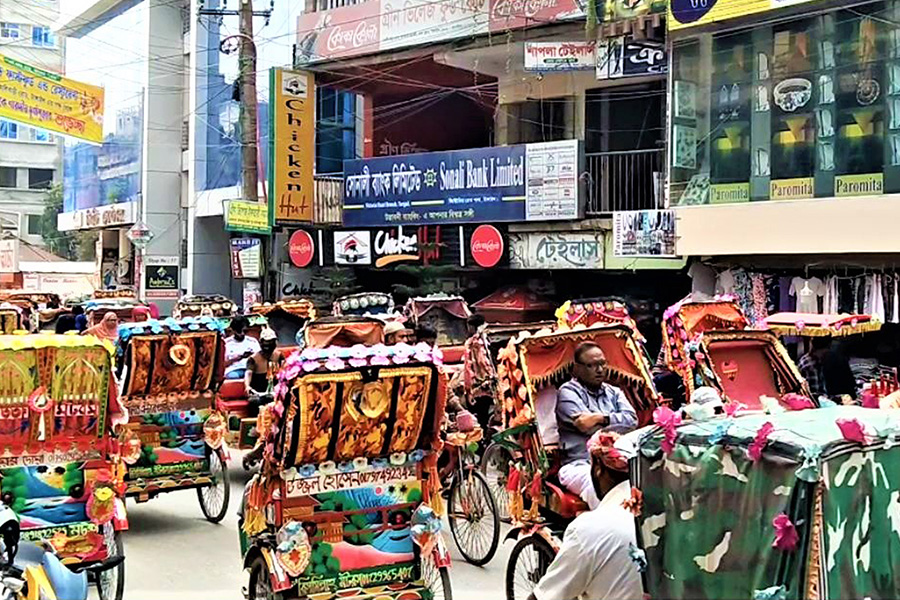 টাঙ্গাইল শহরে অটোরিকশার রাজত্বে সীমাহীন যানজট