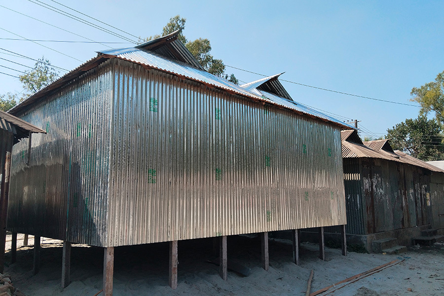 টাঙ্গাইলে সরকারি খাসজমি দখল করে ঘর নির্মাণ