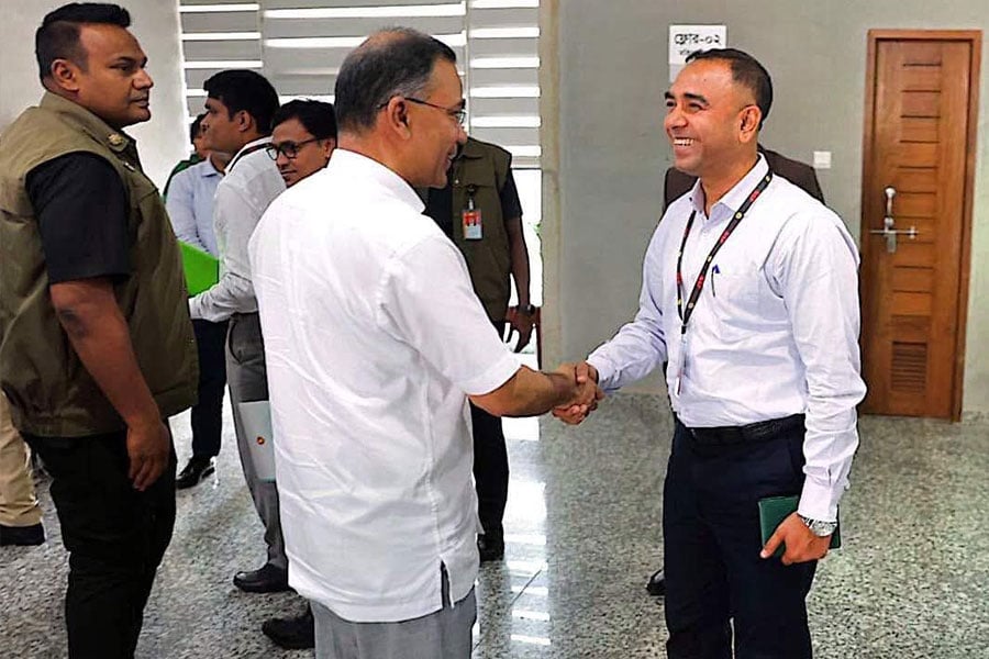 প্রধানমন্ত্রীর সঙ্গে ভোক্তা অধিকারের আব্দুল জব্বার মণ্ডল