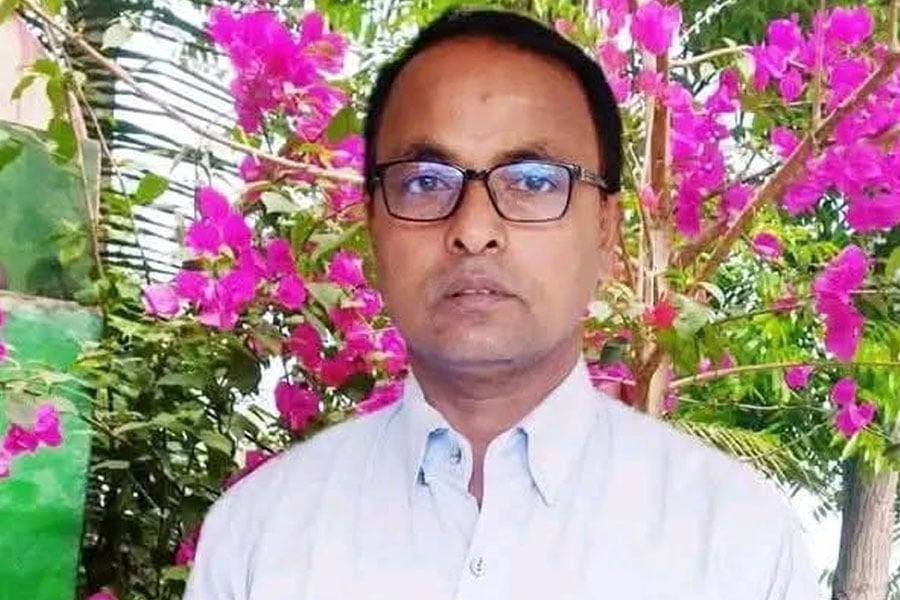 ‘ঋণের চাপে’ কামরাঙা গাছে ফাঁস দিলেন প্রধান শিক্ষক